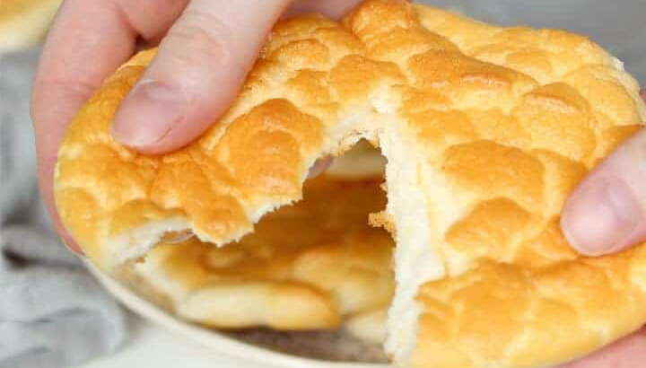 Il pane nuvola senza carboidrati e farina, una ricetta leggerissima di 55 calorie!