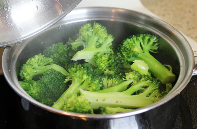 Come cucinare i broccoli per conservare i suoi nutrienti antitumorali