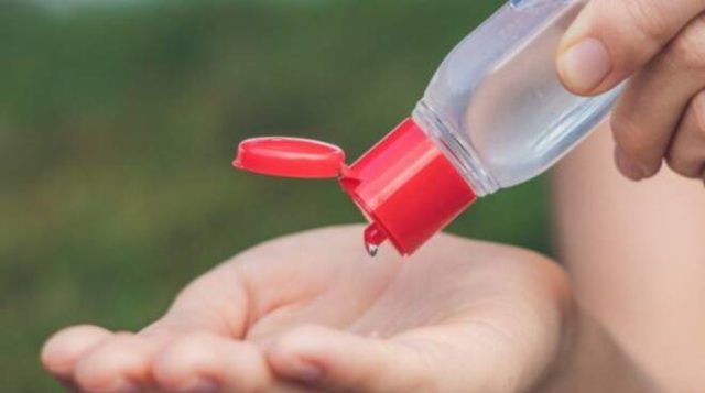 Come preparare il disinfettante per le mani 