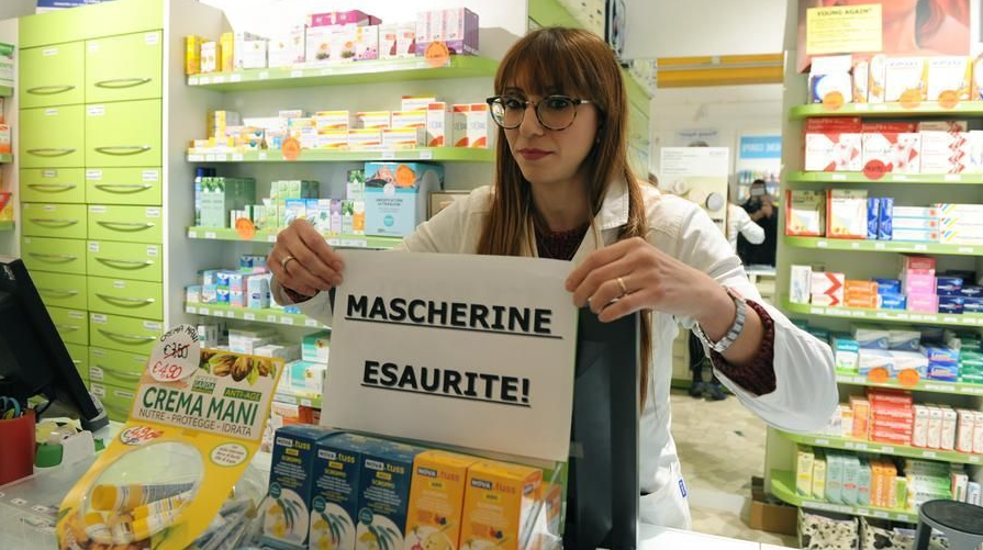 Coronavirus: svuotati gli scaffali, farmacie piene. Esaurite tutte le scorte!
