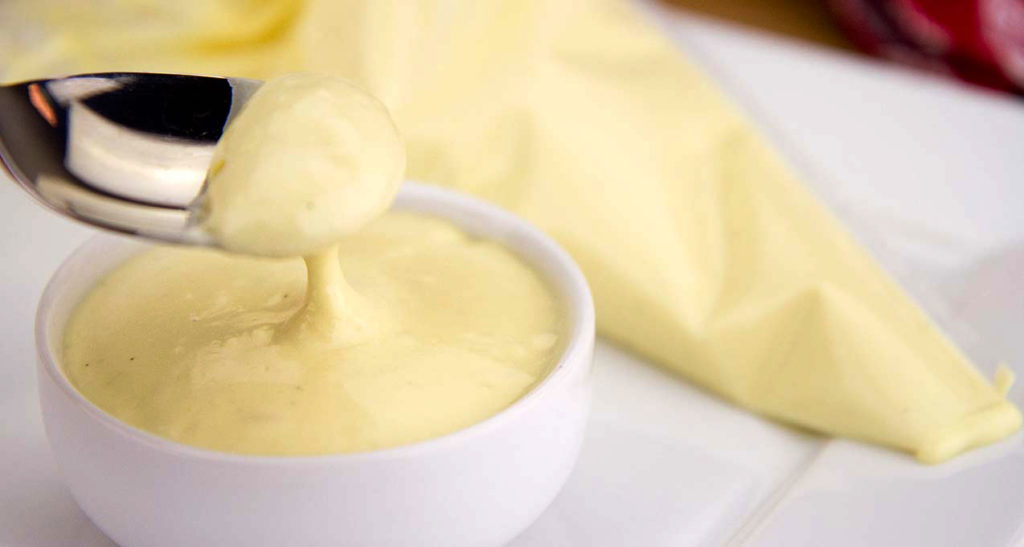 La crema al latte senza panna e uova, una ricetta gustosa e light di 100 calorie!