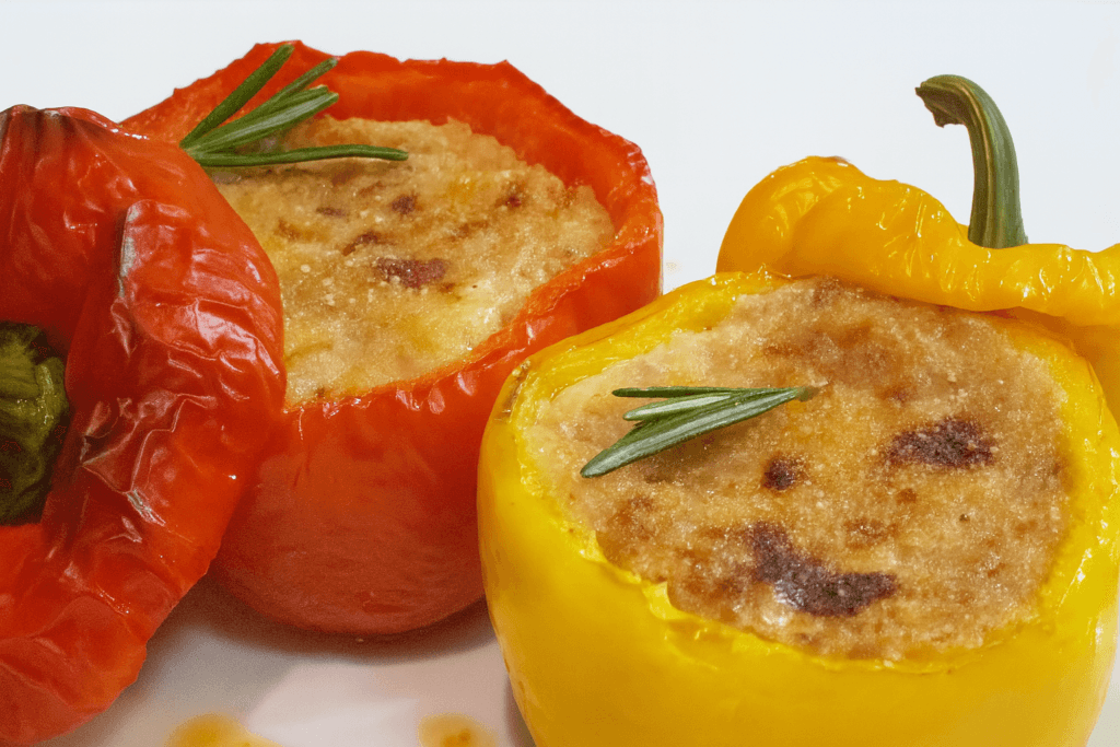 Peperoni ripieni di verdure, gustosi, facili e leggeri. Un secondo piatto con sole 270 calorie!