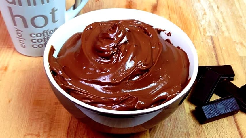 Crema al cioccolato senza uova, un dessert goloso e leggero di sole 110 calorie!