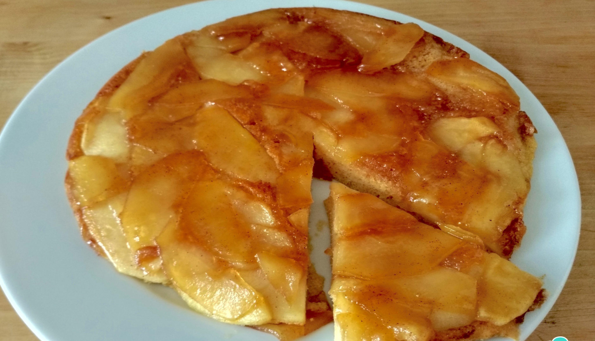 La torta di mele cotta in padella, buona, facile e con sole 110 calorie!