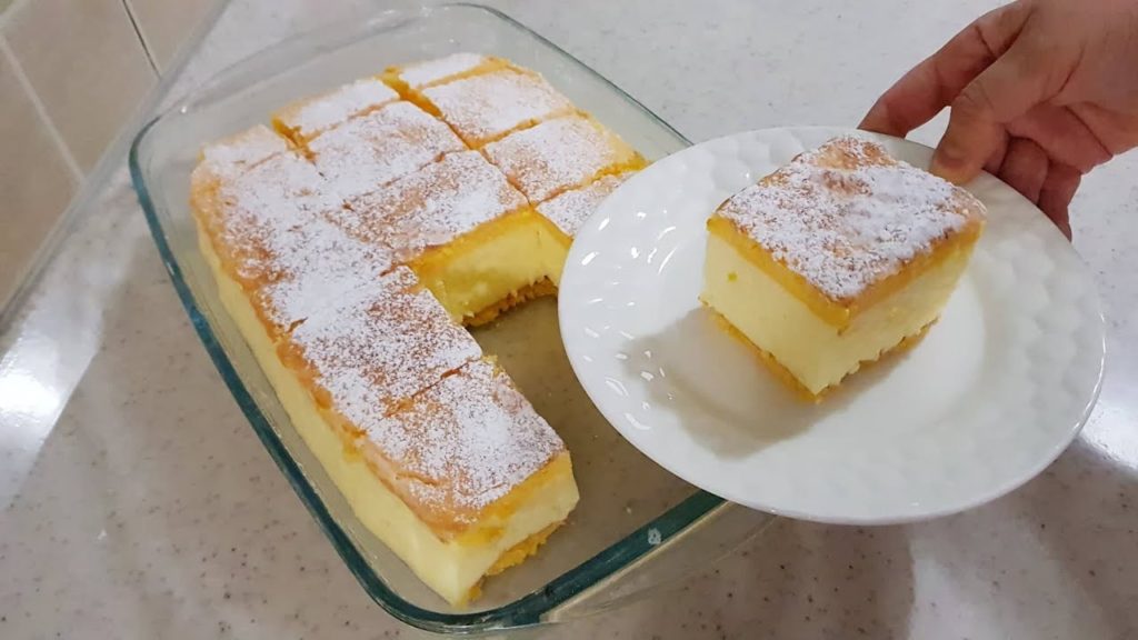 La torta diplomatica con crema alla vaniglia, super gustosa e leggera. Ha solo 100 calorie a porzione!