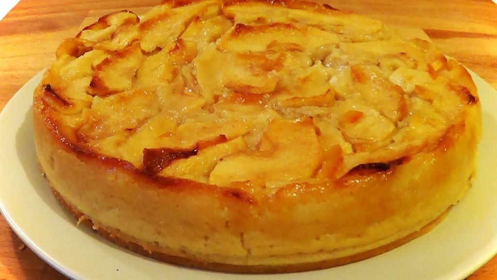 La torta di mele senza burro, olio e zucchero: gustosa, dietetica e con sole 130 calorie!