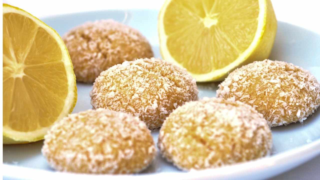 Biscotti al limone farciti con crema