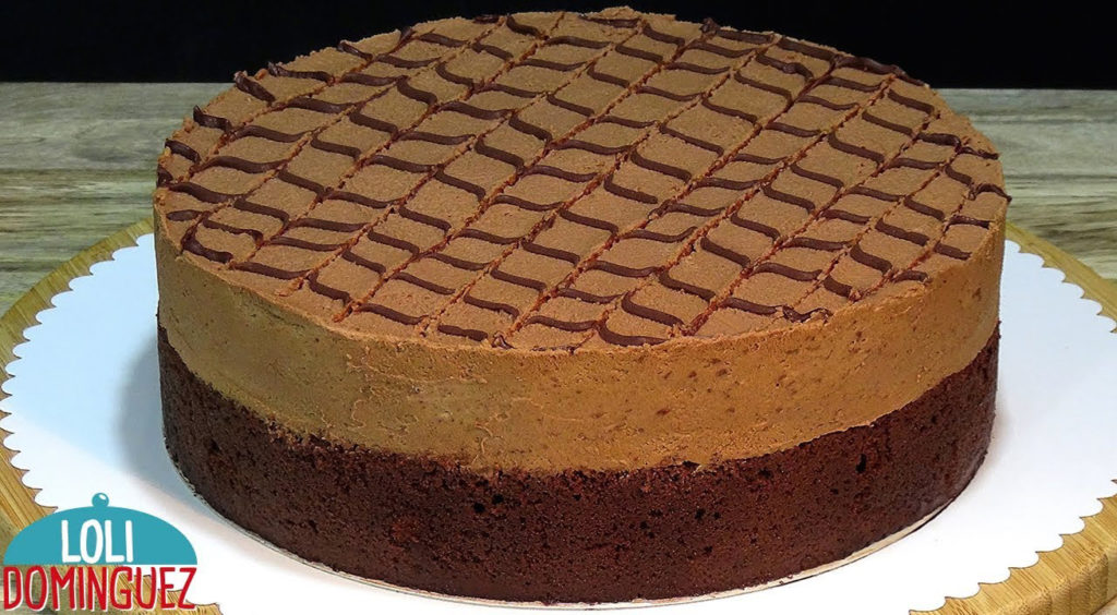 La torta mousse al cioccolato super cremosa, gustosa e dietetica. Ha solo 170 calorie!