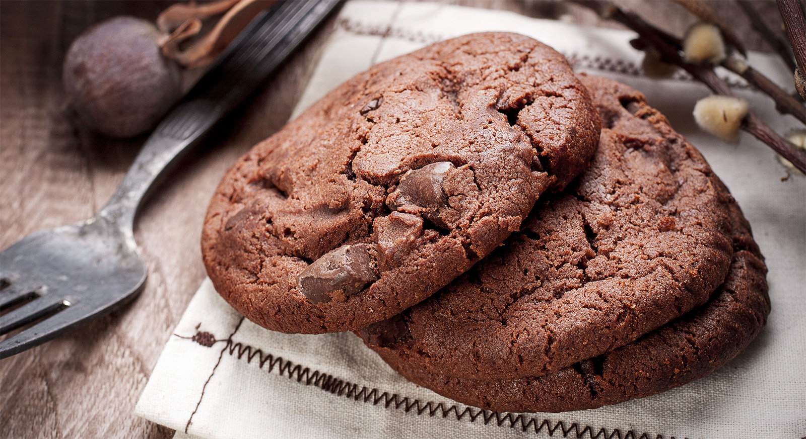 Biscotti all'olio d'oliva, cioccolato e nocciole