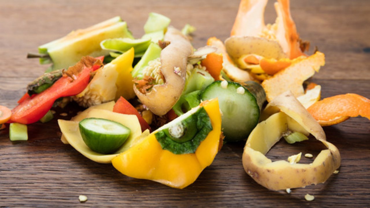 Cucinare con gli scarti di frutta e verdura