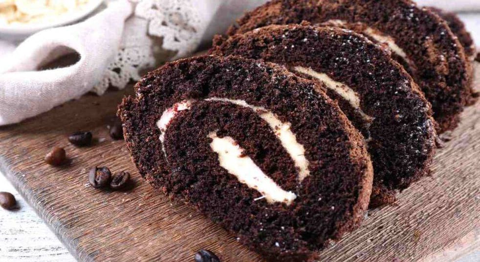 Rotolo al caffè con ripieno cremoso