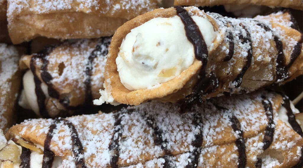 Cannoli di pandoro e ricotta, un dolce buonissimo per le feste. Solo 180 calorie!