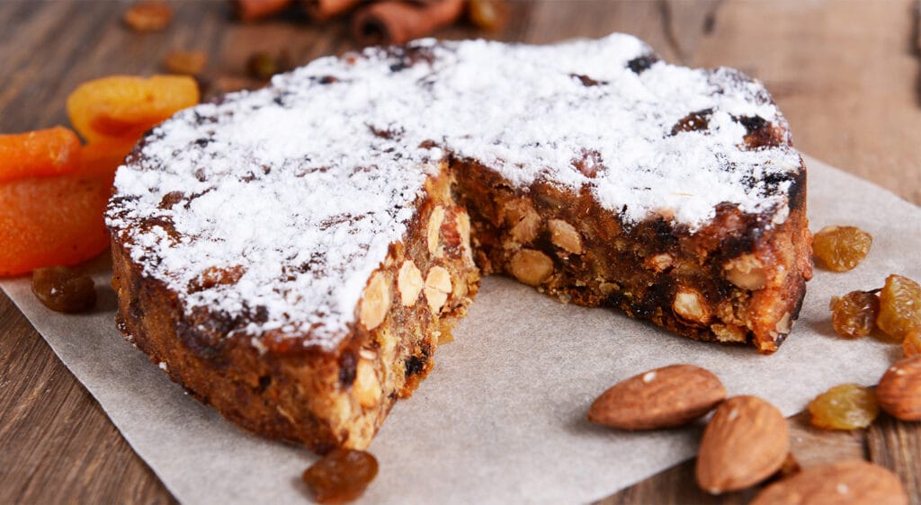 Torta con uvetta, mandorle, cioccolato e farina di castagne, una bontà di sole 170 calorie!