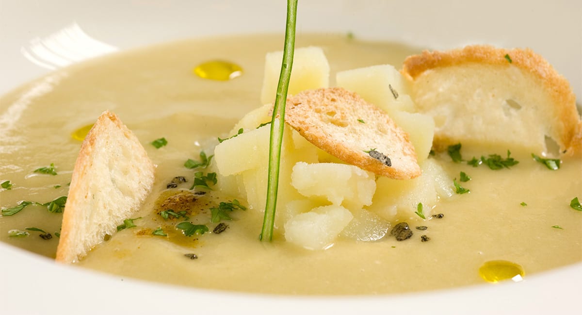 Zuppa di patate e cipolle