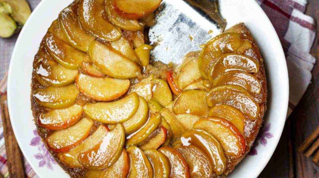 Torta rovesciata agli albumi e mela annurca