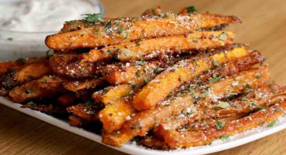 Stick di carote gratinate al forno, uno snack super light squisito. Solo 110 Kcal!