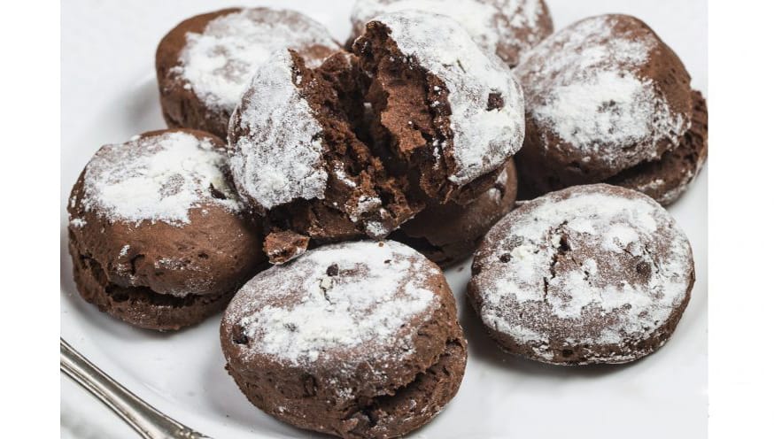 Ciuffi di neve al cioccolato, così soffici da sciogliersi in bocca. Solo 70 Kcal!