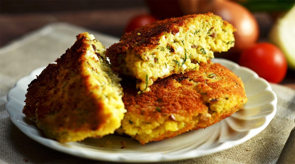 Hamburger di zucchine, ceci e cipolle, perfetto per chi non ama le verdure. Solo 150 Kcal!