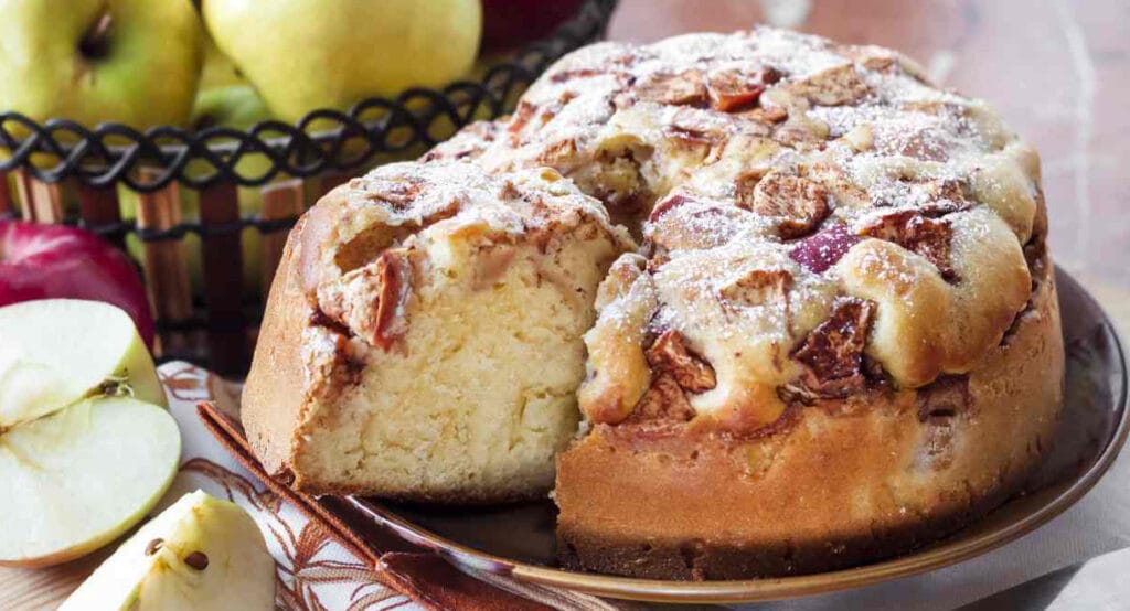 La torta altissima di mele light, una golosità unica per tutta la famiglia. Solo 160 Kcal!