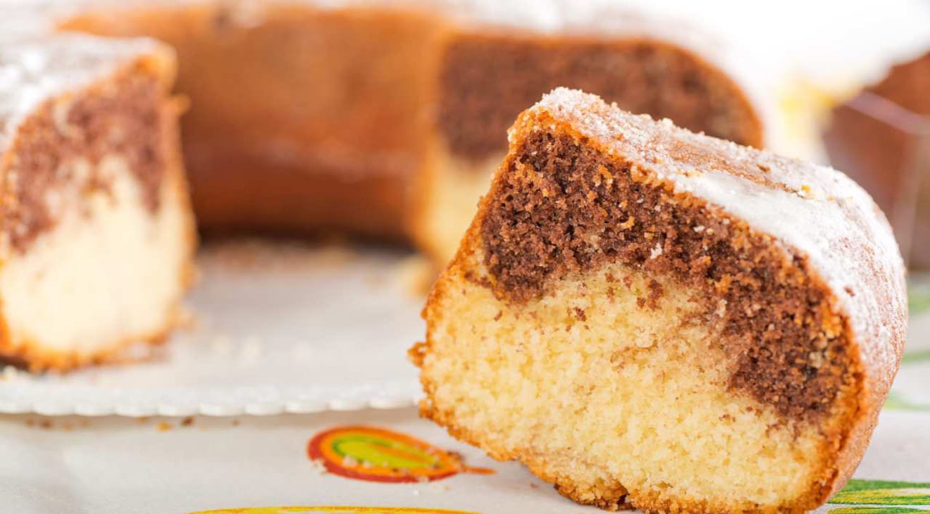 Ciambella bicolore 1 minuto alla ricotta e cacao