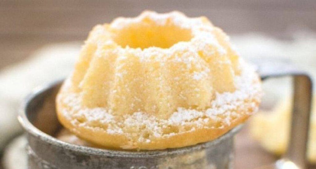 Mini bundt cake allo yogurt light, vi delizieranno ad ogni morso. Solo 95 Kcal!