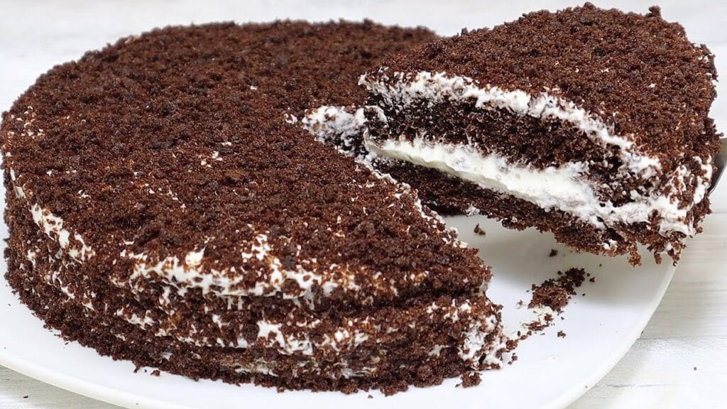 Mescola tutti gli ingredienti e poi farcisci con la crema, la torta al cioccolato golosa. Solo 170 Kcal!