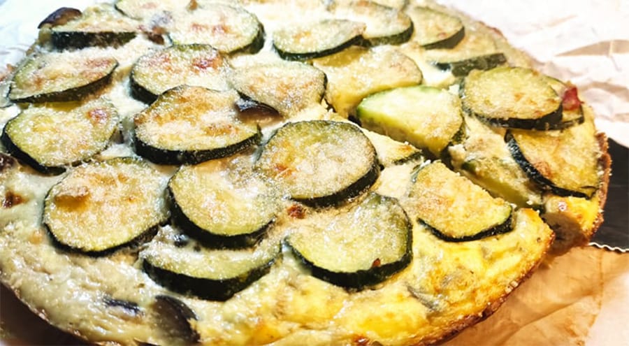 Torta rustica light con melanzane e zucchine, una delizia da provare. Ha solo 160 Kcal!