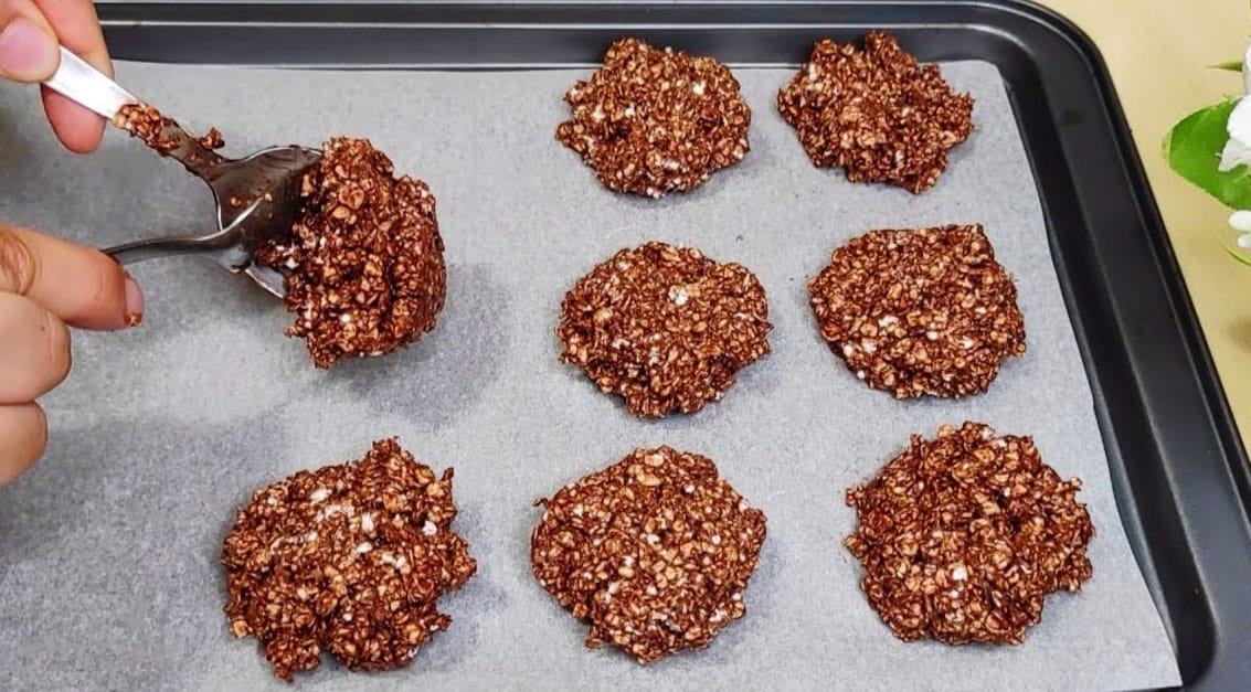 Biscotti al cioccolato senza farina, né cottura