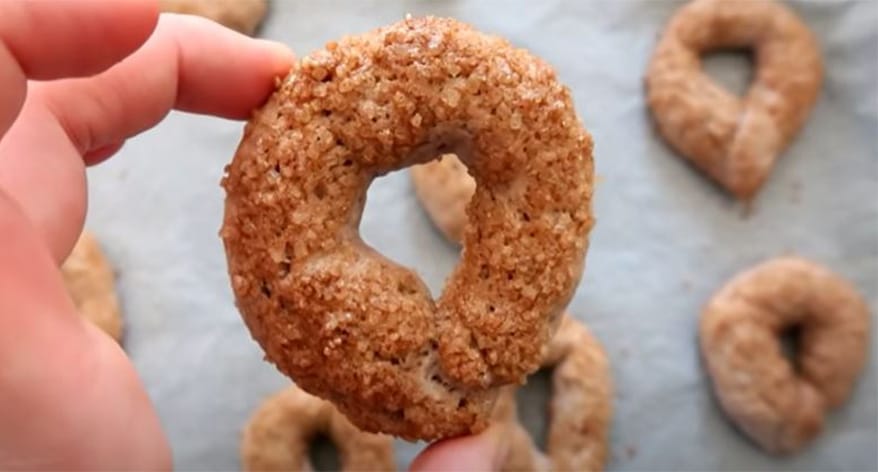 Biscotti al vino super golosi, senza burro, uova e latte, perfetti per la dieta. Solo 80 Kcal!