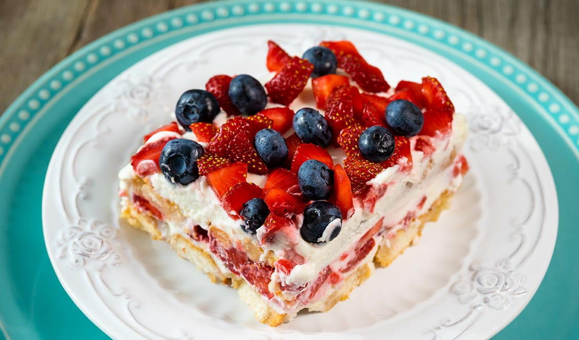 Tiramisù senza mascarpone con frutti di bosco