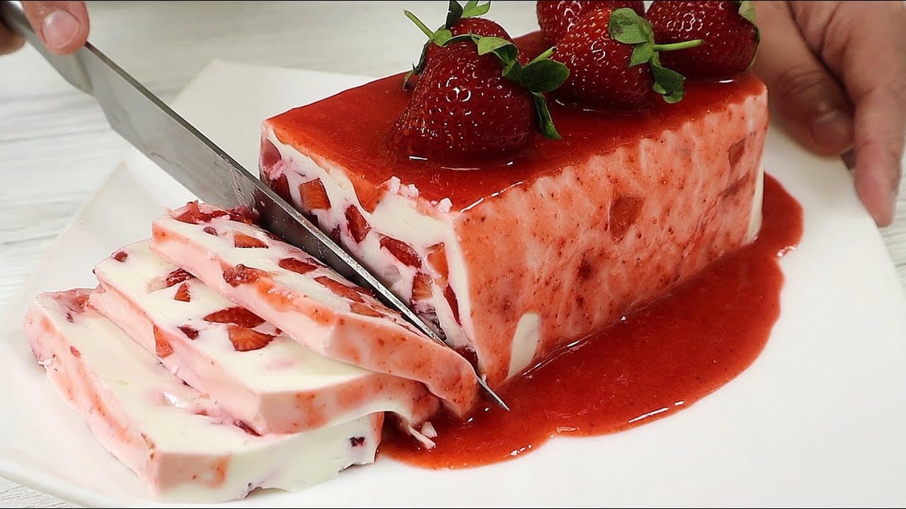 Semifreddo allo yogurt e fragole