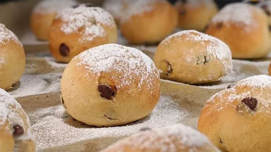Biscotti brioche con gocce di cioccolato senza burro, ottimi per la colazione. Solo 70 Kcal!