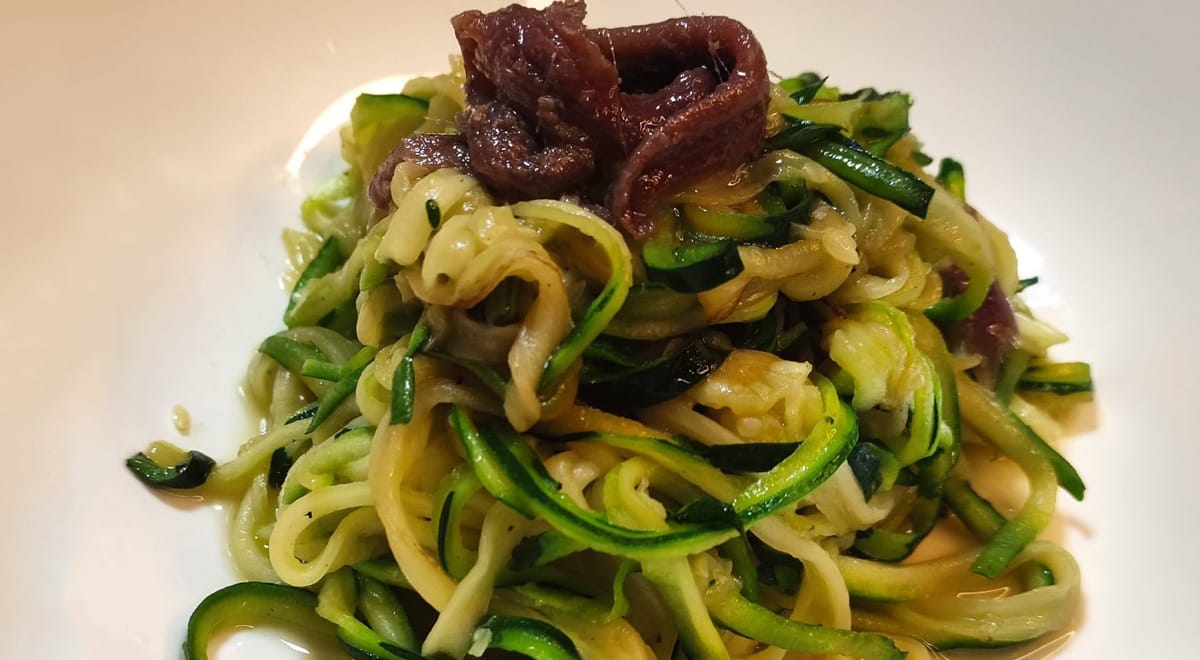 Spaghetti di zucchine con colatura di alici