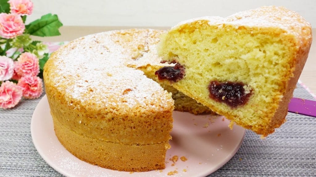 La torta alta sofficissima light, ecco come farla uguale così. Ha solo 120 Kcal!