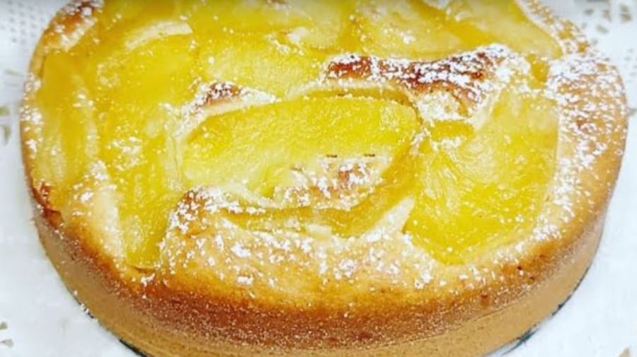 La torta di mele buona e leggera come quella della nonna. Ha solo 170 Kcal!