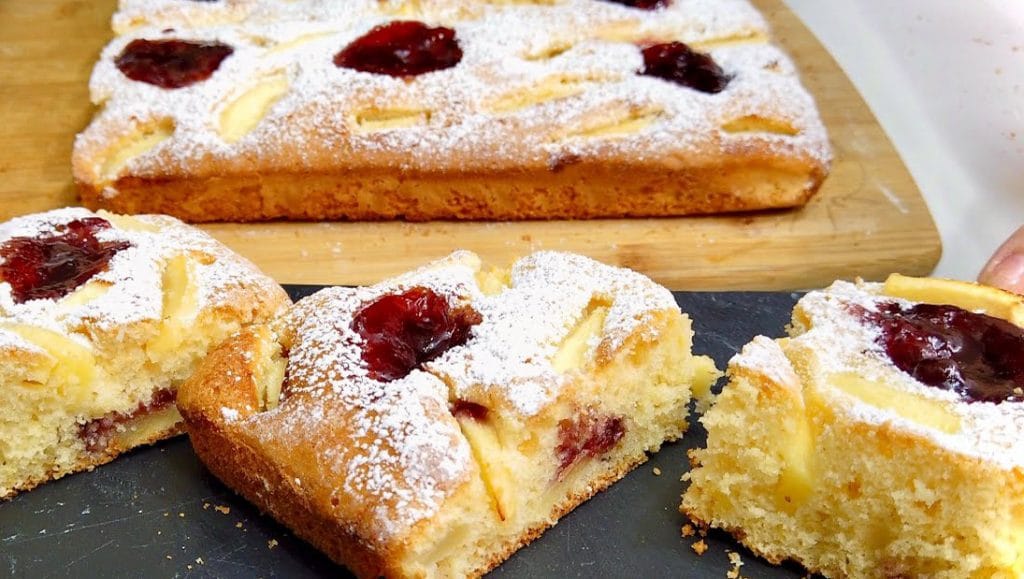 Torta di mele e ciliegie, così soffice e buona che la farete sempre. Solo 190 Kcal!