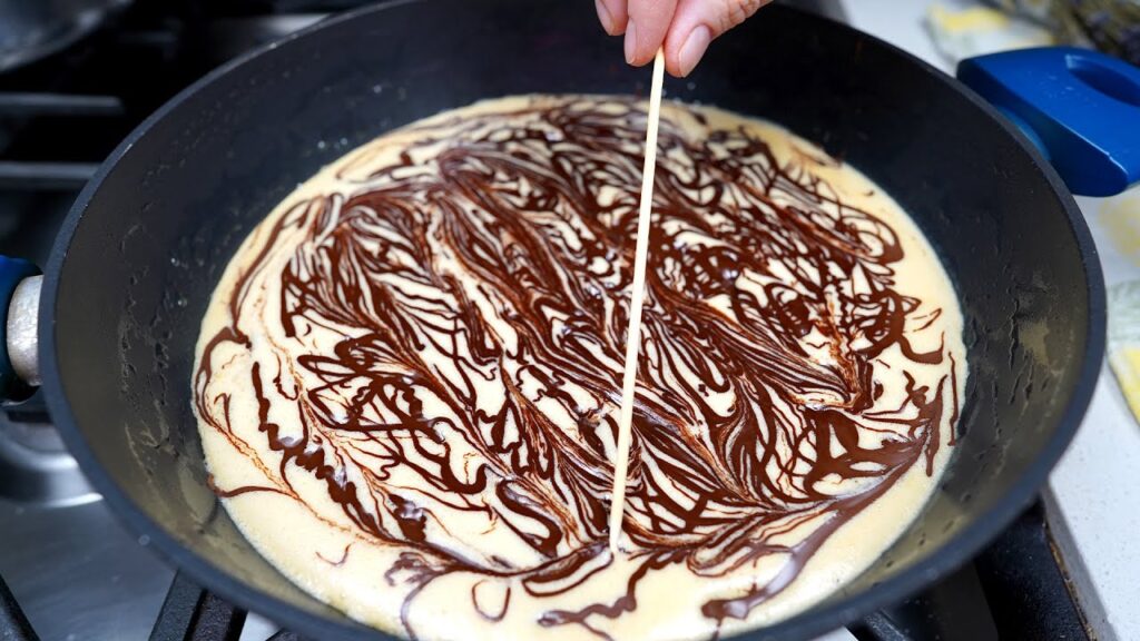 La torta al cioccolato senza forno che si cuoce in padella. Ha solo 160 Kcal!