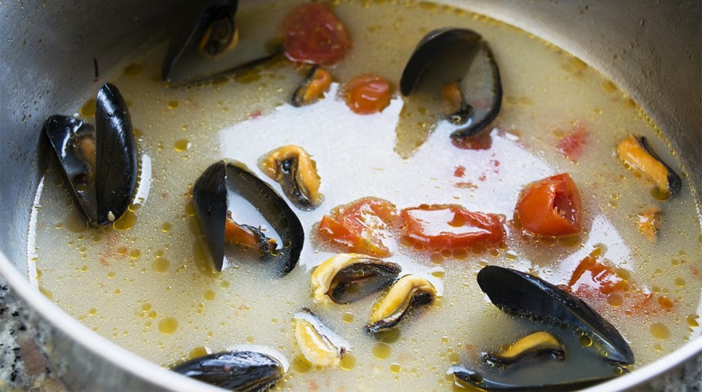 L’acqua delle cozze, ecco come riutilizzarla per preparare un piatto delizioso.