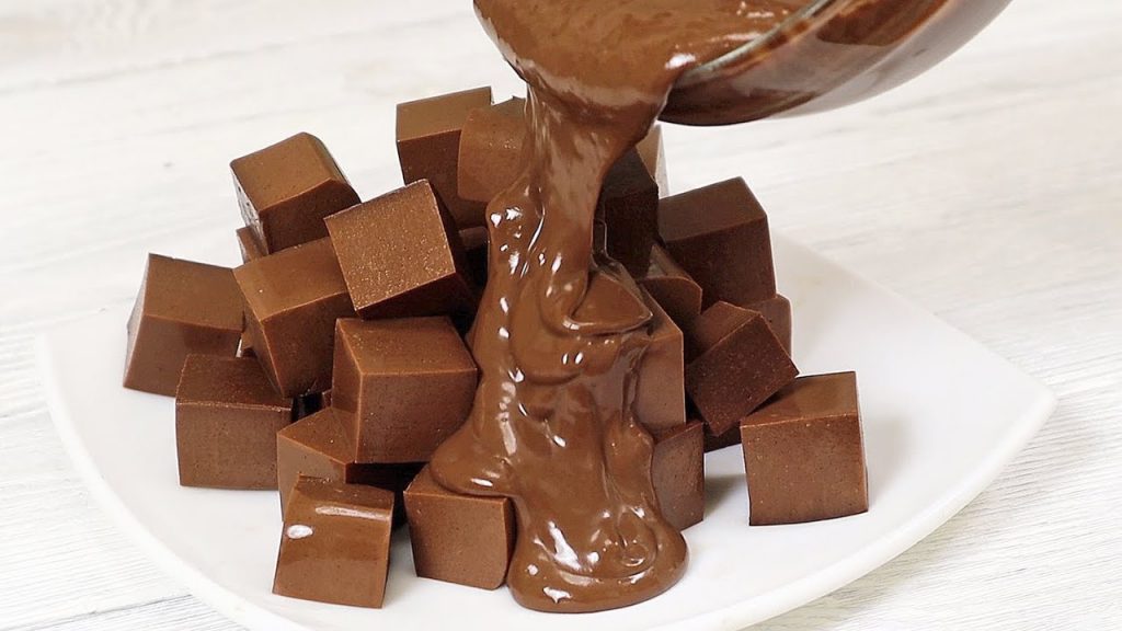 Cubetti di crema al cioccolato con poche calorie, si sciolgono in bocca. Solo 90 Kcal!