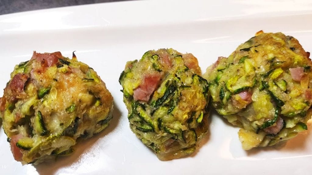 Le polpette di zucchine senza carne, con pochissime calorie. Solo 36 Kcal!