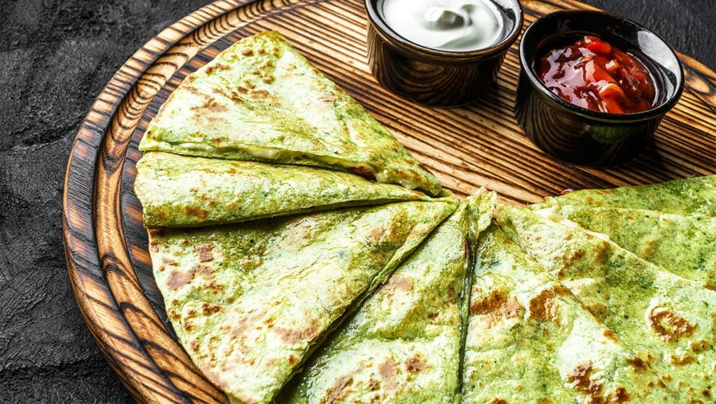Le crepes di zucchine light, si preparano in un baleno e sono deliziose. Solo 190 Kcal!