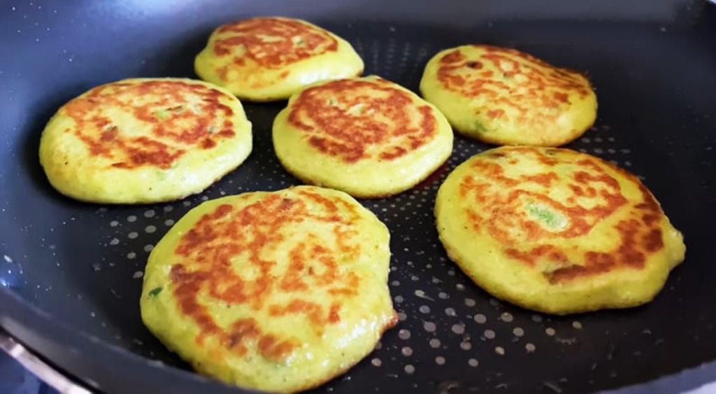 Frittelle di zucchine, l’impasto perfetto per preparare anche crepes e piadine. Solo 40 Kcal!