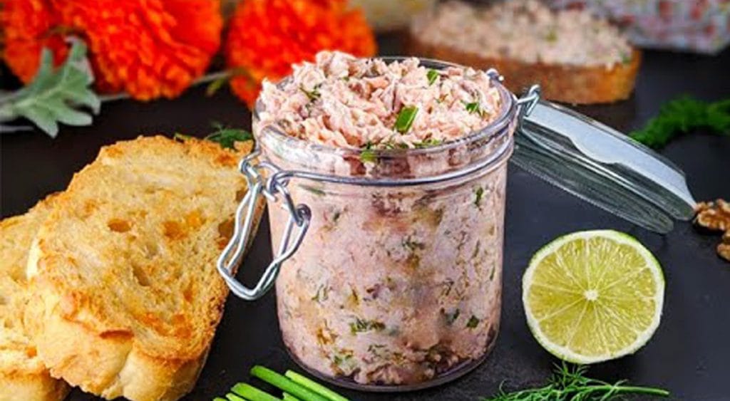 Avete mai provato il pesto al salmone? Ecco qui la ricetta, ha solo 130 calorie!