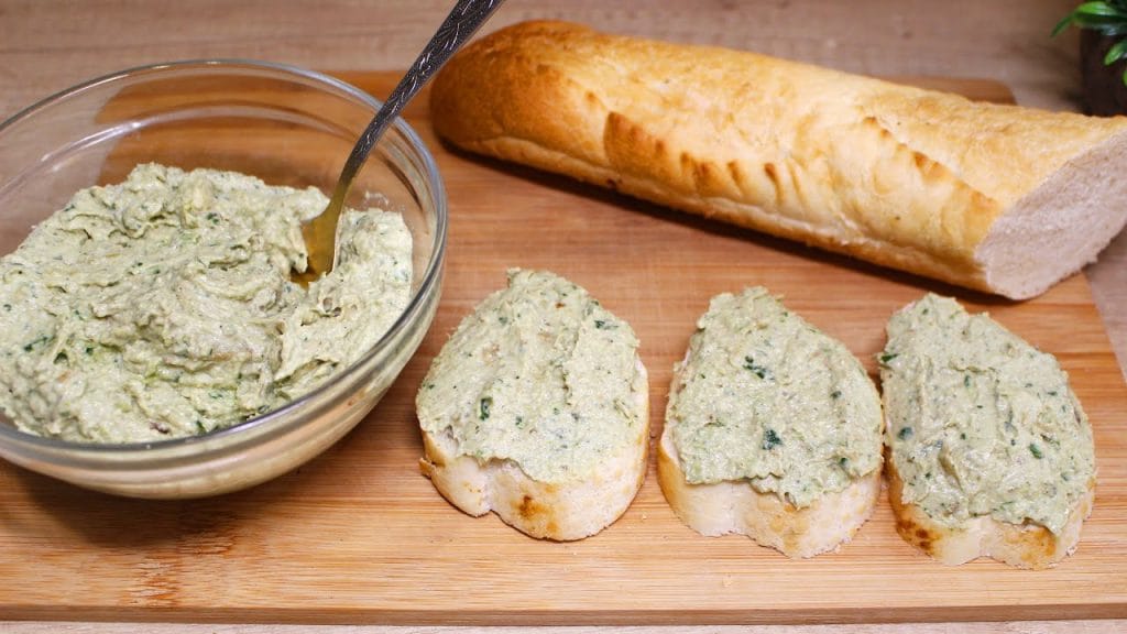 Pesto di melanzane light, da spalmare su pane o per condire la pasta. Solo 85 Kcal!