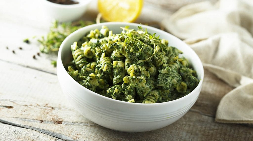 Il pesto di zucchine light, perfetto per condire la pasta. Ha solo 80 Kcal!