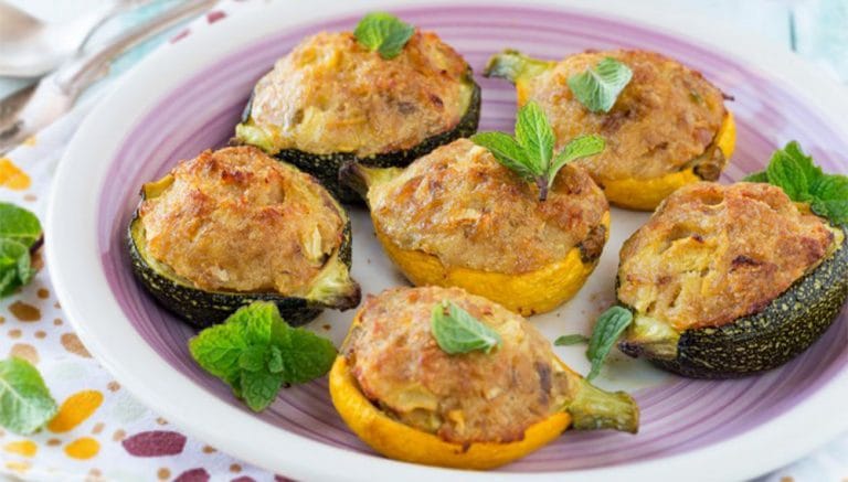 Le zucchine ripiene al forno SENZA CARNE, le avete mai provate così ...