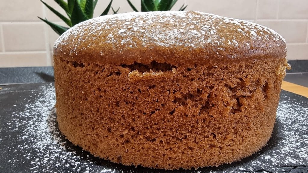 La torta al caffè senza burro altissima e sofficissima, ha solo 170 calorie!