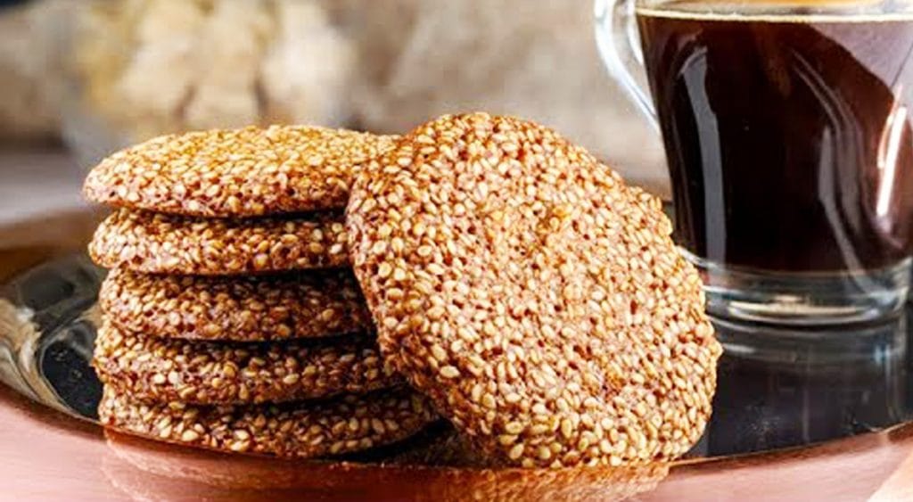 Biscotti croccanti senza farina, burro e latte, avrete bisogno solo di 3 ingredienti.