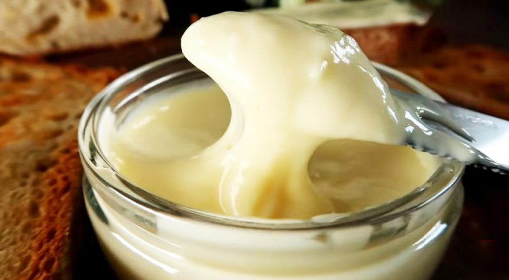 La crema spalmabile alla ricotta light per condire toast e patate. Ha solo 120 Kcal!