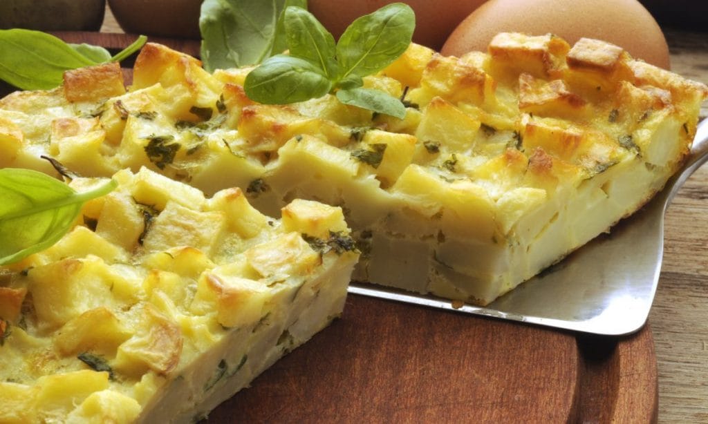 Frittata di patate al forno, l’avete mai provata senza friggerla in padella? Solo 270 Kcal!